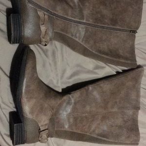 Tan boots NEW.